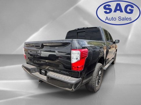 Used 2018 Nissan Titan SV w/ SV Convenience Package AWD/4WD image 3