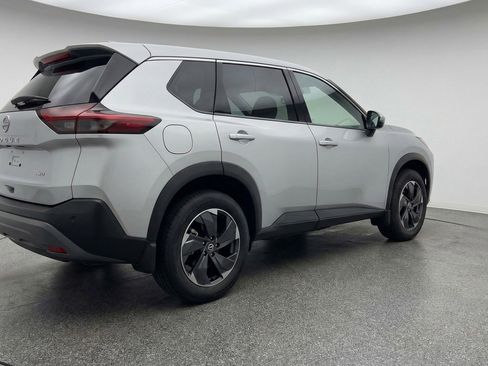 Used 2025 Nissan Rogue SV image 9