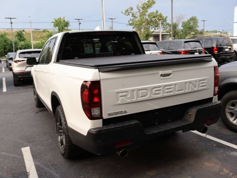 Certified 2025 Honda Ridgeline Black Edition image 5