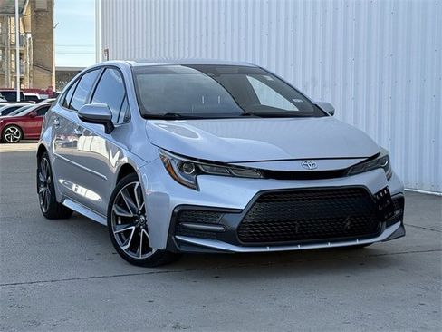 Used 2021 Toyota Corolla SE image 2
