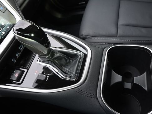 Certified 2025 Subaru Outback Limited image 33