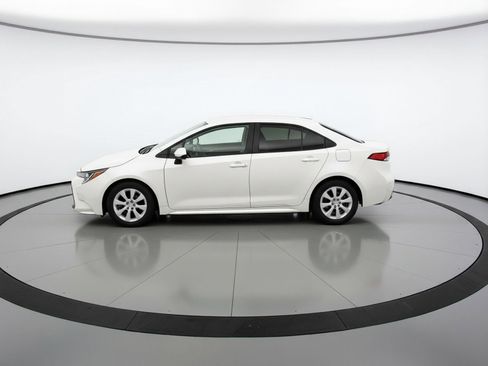 Used 2025 Toyota Corolla LE image 5