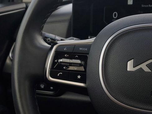 Used 2025 Kia Carnival SX w/ SX Dark Edition Package image 24