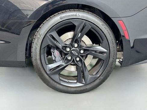 Used 2021 Chevrolet Camaro SS RWD image 9
