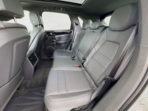 Certified 2023 Porsche Cayenne AWD/4WD image 23