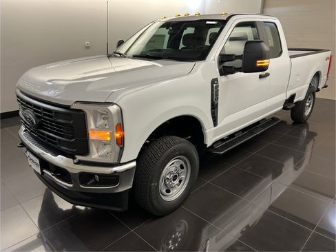 New 2026 Ford F250 XL w/ XL Chrome Package image 3