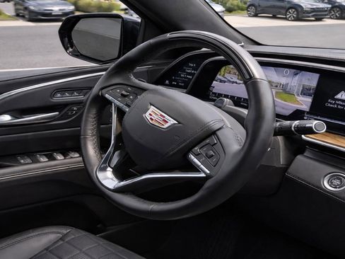 Used 2024 Cadillac Escalade Sport Platinum w/ Heavy-Duty Trailer Package AWD/4WD image 18