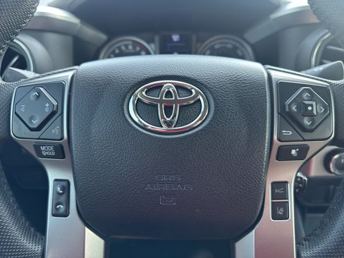 Used 2021 Toyota Tacoma SR5 AWD/4WD image 14