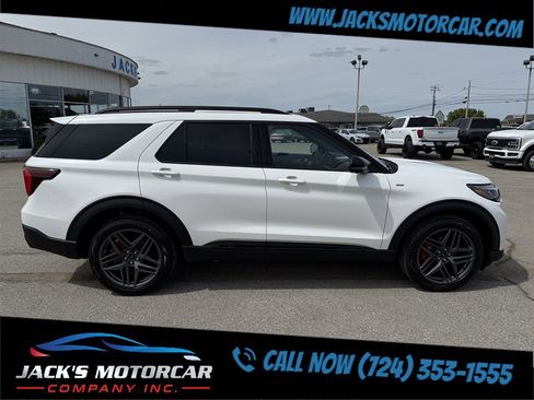 Used 2025 Ford Explorer ST-Line w/ ST-Line Street Pack AWD/4WD image 2