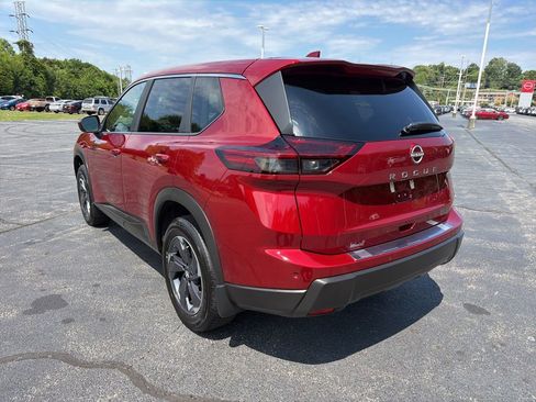 Certified 2025 Nissan Rogue SV FWD image 3