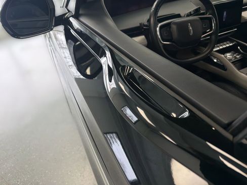 Used 2024 Lincoln Nautilus Reserve image 11