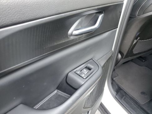 Used 2024 Jeep Grand Cherokee Altitude RWD image 10