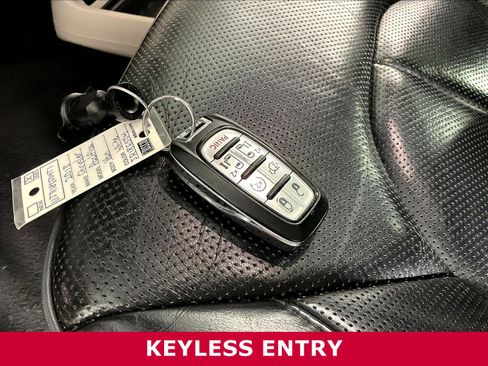 Used 2018 Chrysler Pacifica Limited w/ Tire & Wheel Group FWD image 34