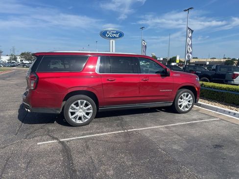 Used 2021 Chevrolet Suburban High Country w/ Premium Package AWD/4WD image 4