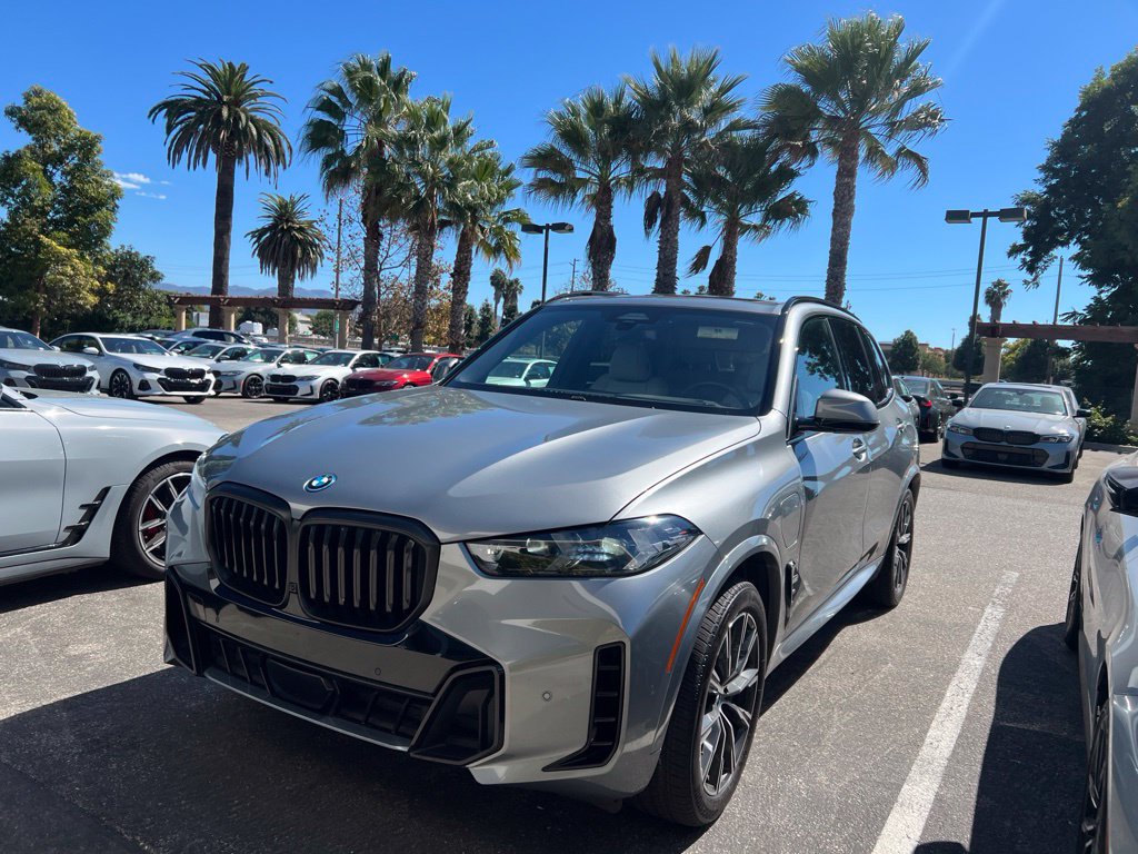 Used 2024 BMW X5 xDrive50e w/ M Sport Package AWD/4WD image 3
