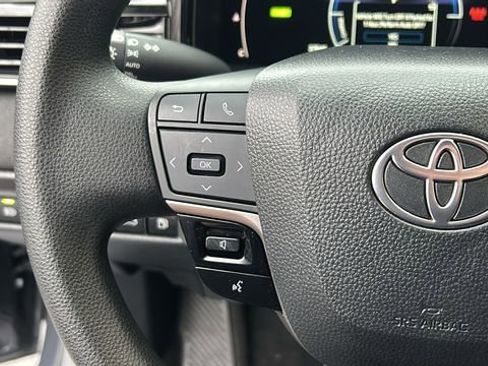 Used 2025 Toyota Camry LE image 18