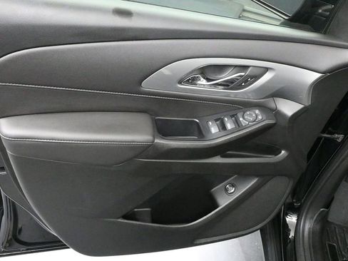 Used 2022 Chevrolet Traverse LT image 10