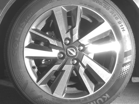 Used 2025 Nissan Versa SV FWD image 12