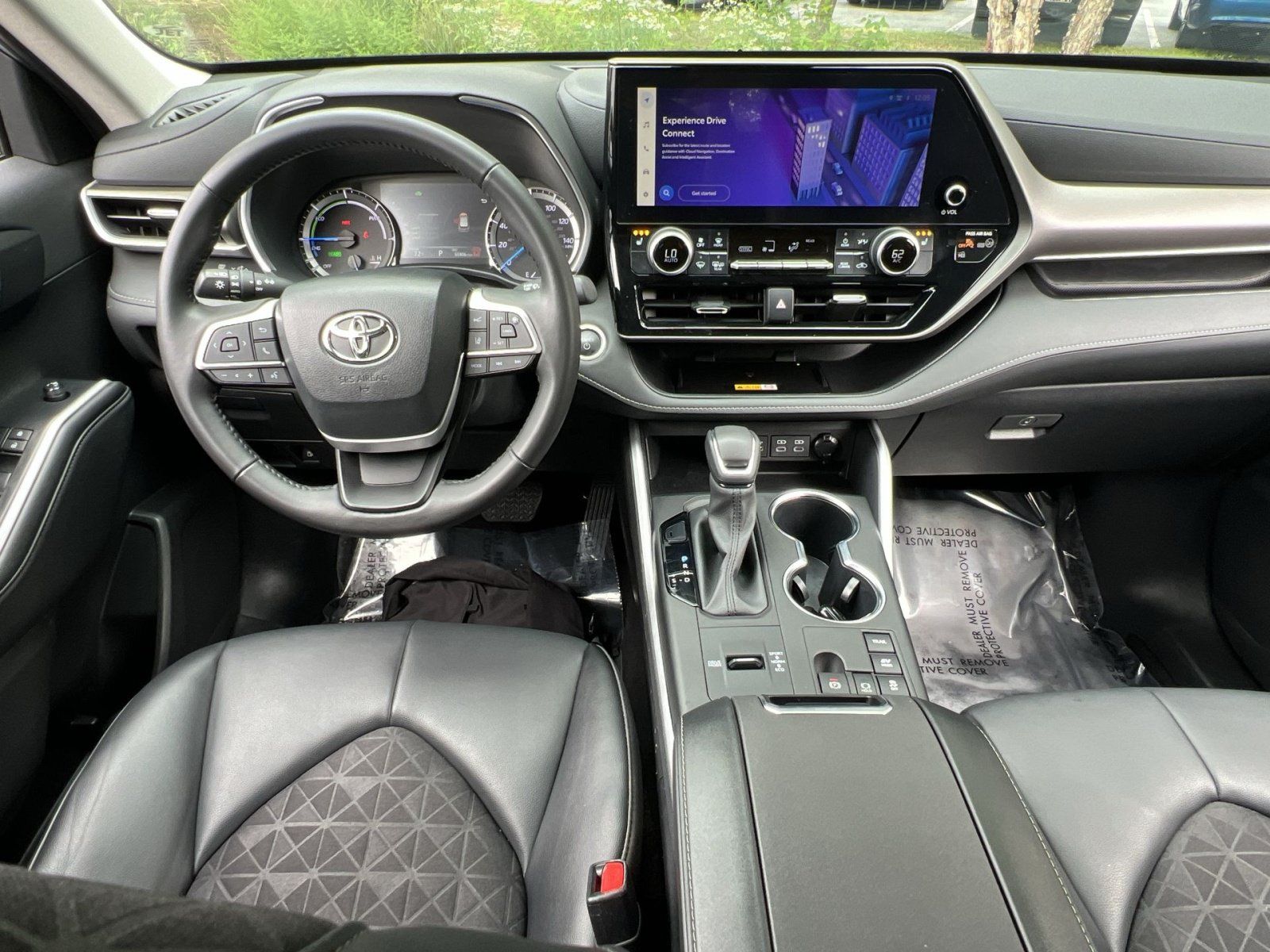 Used 2024 Toyota Highlander XLE AWD/4WD image 22
