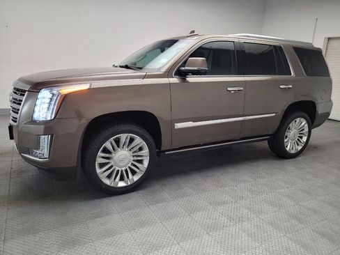 Used 2015 Cadillac Escalade Platinum RWD image 2