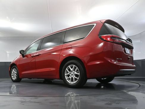 Used 2024 Chrysler Pacifica Touring-L FWD image 51