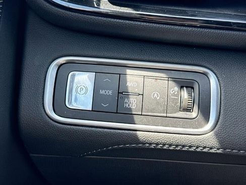 Certified 2025 Buick Enclave Avenir w/ Super Cruise Package AWD/4WD image 18