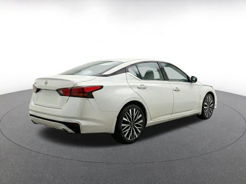 Used 2025 Nissan Altima 2.5 SV FWD image 17