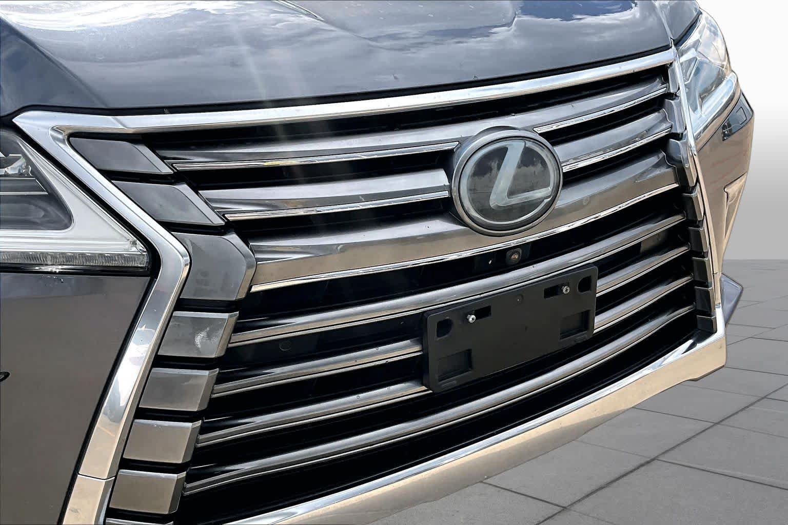 Used 2016 Lexus LX 570 4WD w/ Luxury Package image 30