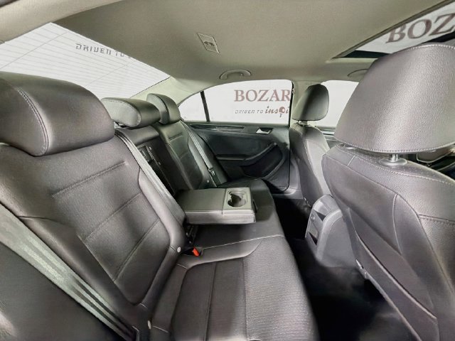 Used 2017 Volkswagen Jetta SEL FWD image 31