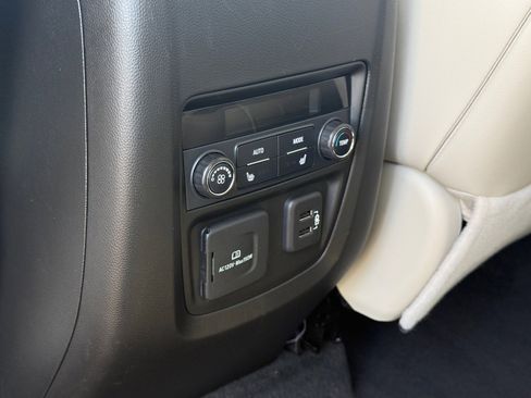Used 2022 Buick Enclave Avenir w/ Avenir Technology Package AWD/4WD image 28
