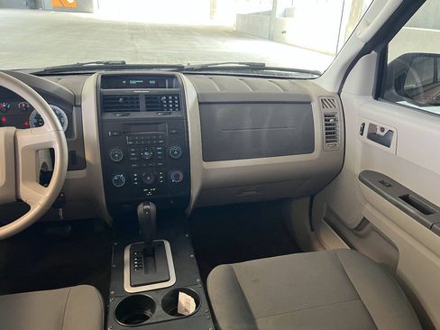 Used 2009 Ford Escape XLS AWD/4WD image 16