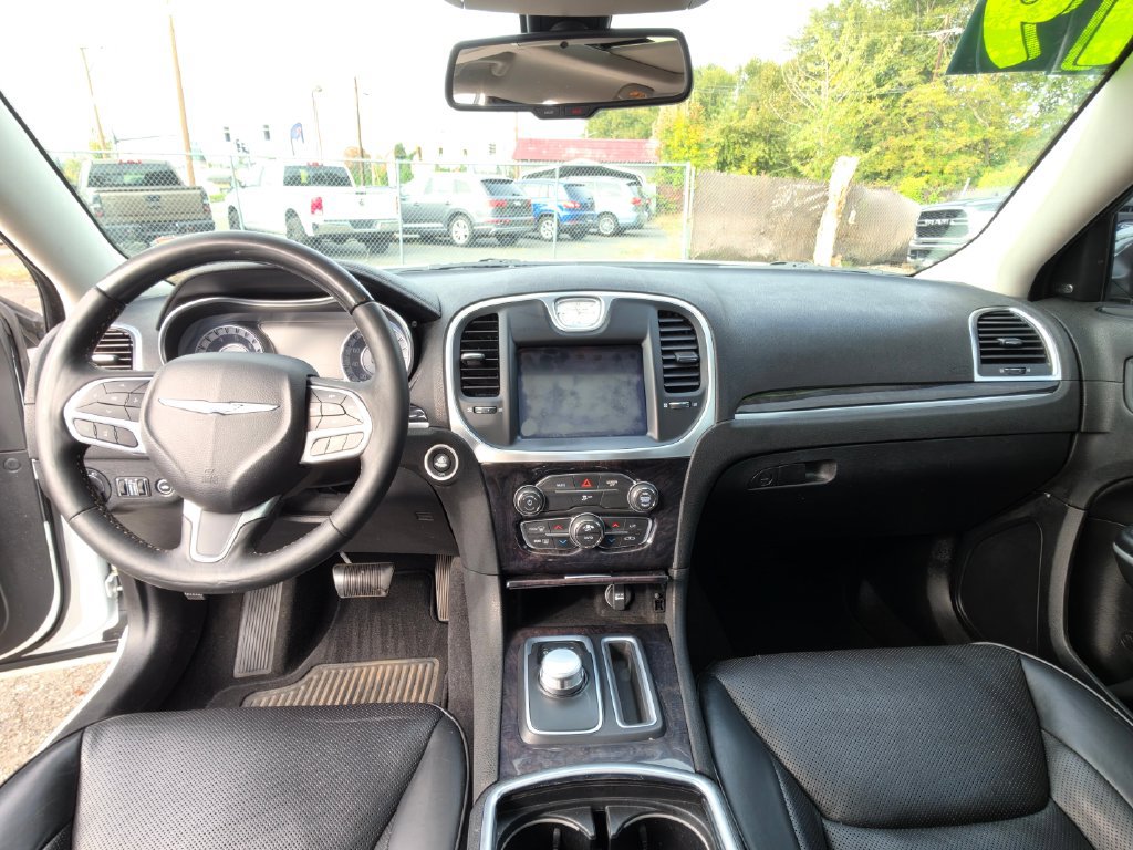 Used 2019 Chrysler 300 Limited AWD/4WD image 29