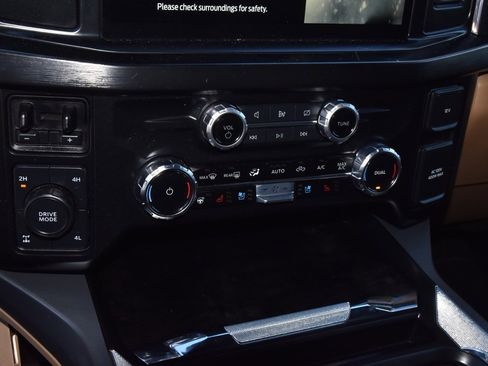 Used 2024 Ford F250 Lariat w/ Chrome Package image 29