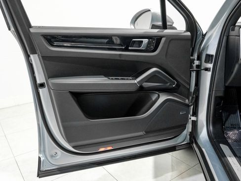 Used 2023 Porsche Cayenne image 38