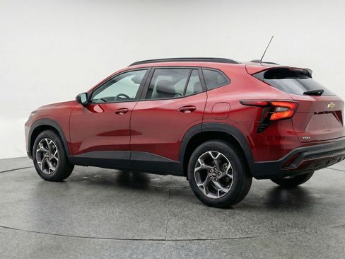 Used 2025 Chevrolet Trax LT image 6