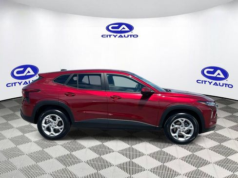 Used 2025 Chevrolet Trax LS w/ LS Convenience Package FWD image 2