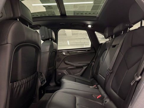 Certified 2025 Porsche Macan image 25