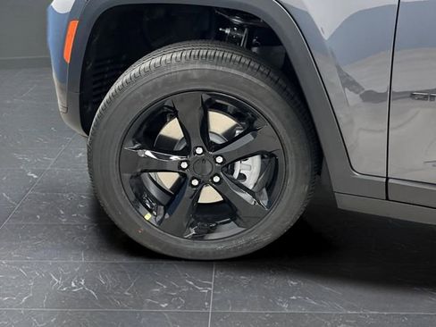 New 2025 Jeep Grand Cherokee L Altitude image 36