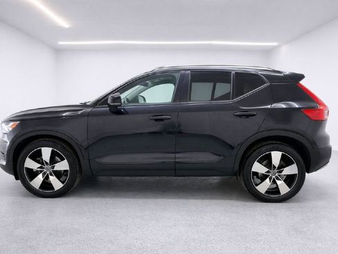 Used 2019 Volvo XC40 T5 Momentum image 6