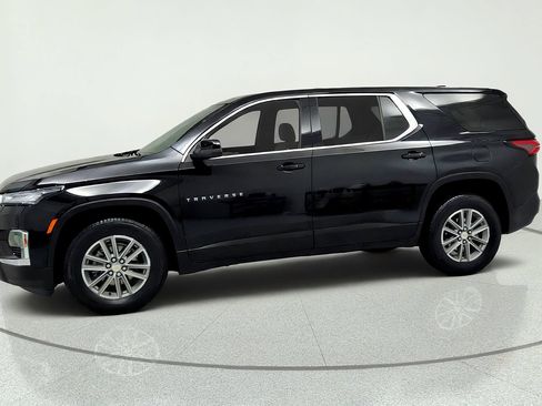 Used 2023 Chevrolet Traverse LS FWD image 2