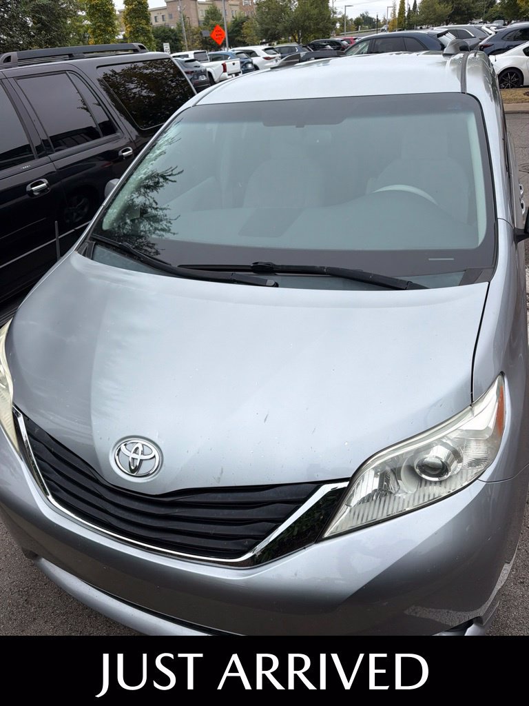 Used 2013 Toyota Sienna LE FWD image 3