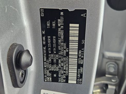 Used 2022 Toyota Highlander LE AWD/4WD image 34