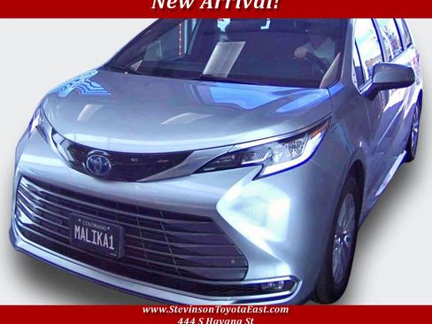 Used 2025 Toyota Sienna Limited AWD/4WD image 1