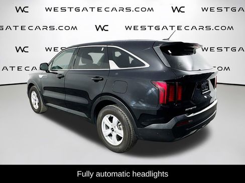 Used 2023 Kia Sorento LX image 5