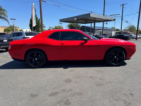 Used 2015 Dodge Challenger SXT RWD image 9
