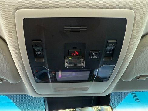 Certified 2025 Lexus ES 300h w/ Premium Package image 31