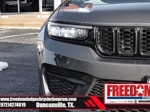 Used 2024 Jeep Grand Cherokee Altitude image 42