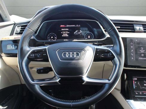 Used 2019 Audi e-tron Prestige image 19