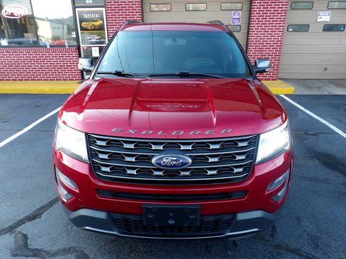 Used 2017 Ford Explorer XLT w/ Equipment Group 202A image 11