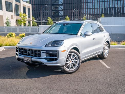 Certified 2026 Porsche Cayenne AWD/4WD image 1
